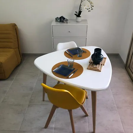 Apartamento Ste Marguerite Studio 50M Des Plages *
